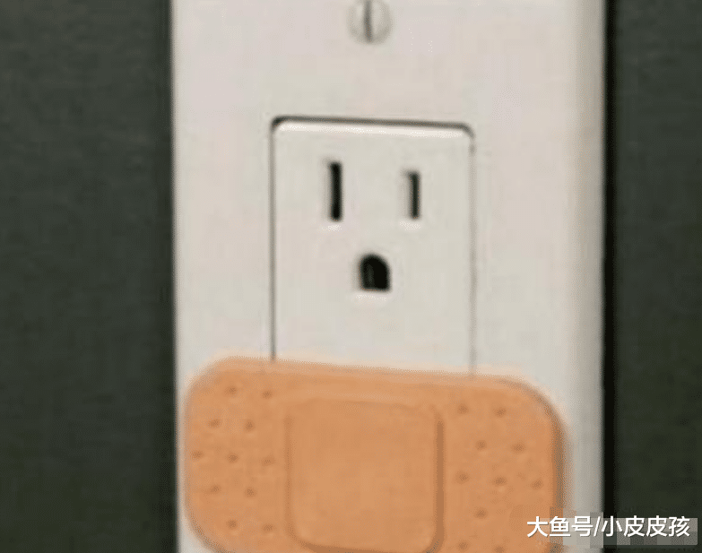 为何有钱人要在卧室门贴创可贴？听老师傅说完，懊悔知道太晚了