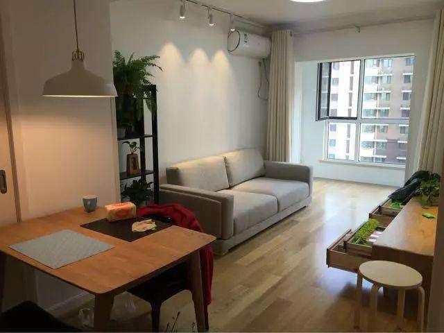 曬曬81平新房，帶家具9萬搞定，全屋木地板，不吊頂照樣好看！