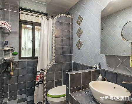 头次见有人装这种淋浴房，太聪明了，装玻璃淋浴房过时了