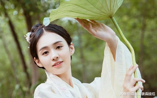 与白敬亭CP感爆棚的她, 出演8次女主都没火! 网友: 名字没取好!