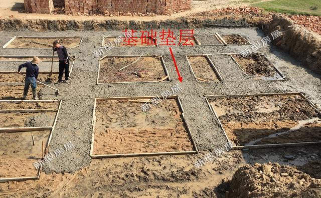 农村自建房, 柱子钢筋接头一样齐? 网友吐槽: 赶紧让施工队走人