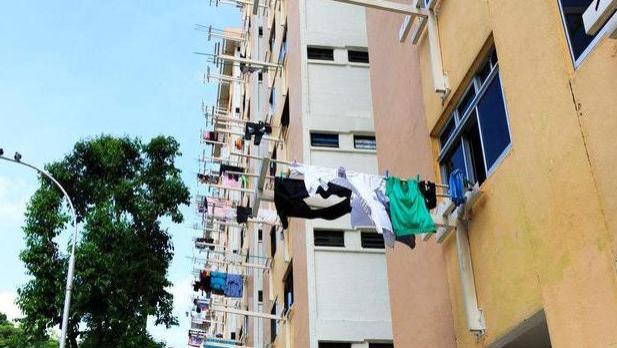不管阳台有多大，别装晾衣架了！学学这样的装法，邻居纷纷跟着做！