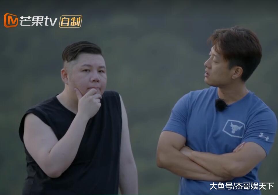 从方家翊和凌潇肃的谈话中可知：肃哥活得很通透，方家翊活得很累