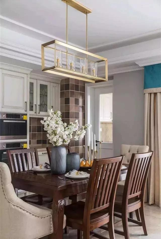 高雅纯净的美式风三居室，湖蓝色的软装清爽又时尚