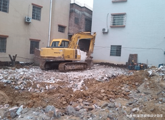 49万自建三层半小洋房, 楼层比邻居高了50公分, 邻居看后非常不开心