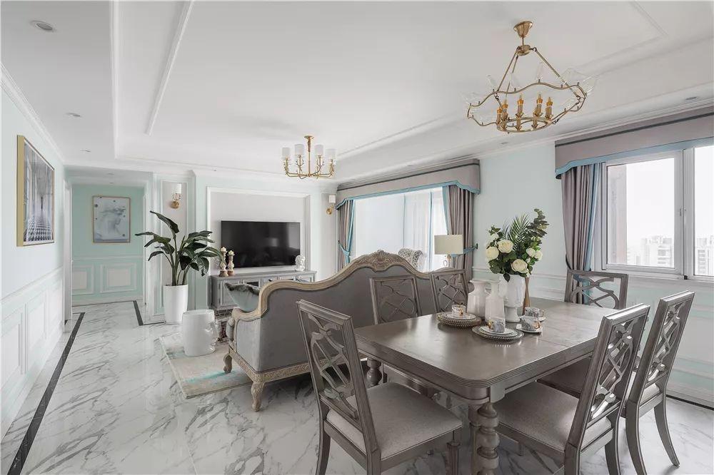 入戶即是橫廳的四居室，裝修既有小清新之感又有端莊、優雅之風！