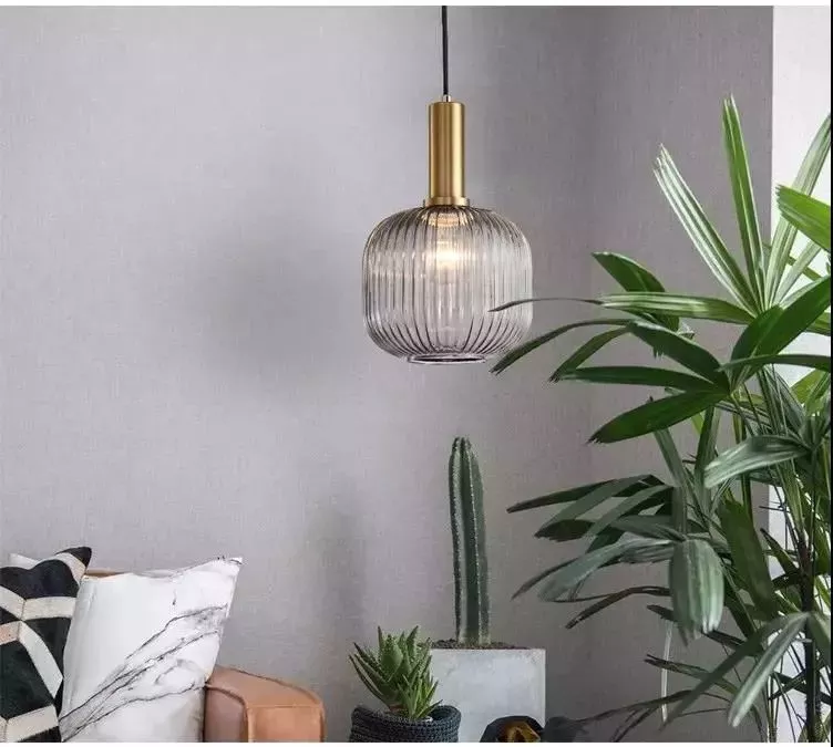 给你家配上一些创意的吊灯，能够更好提升家居格调感