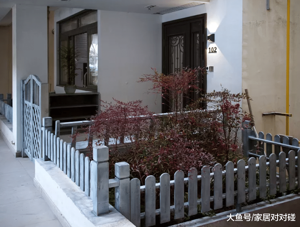 为20㎡小院, 坚持买下203㎡底楼复式, 完工变简约小豪宅, 太值了