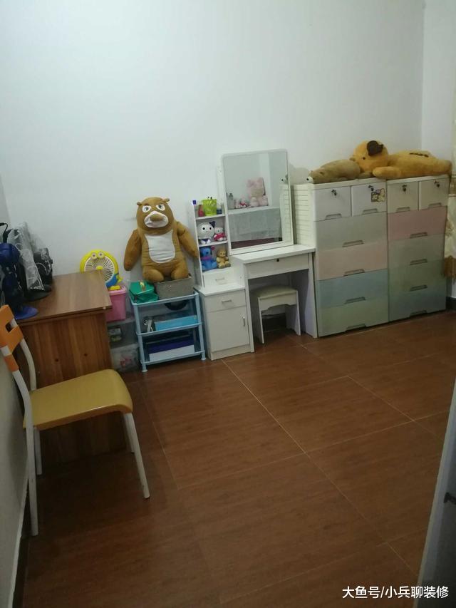 小伙斥资50万在农村盖四层别墅，超大庭院，大门太气派了！