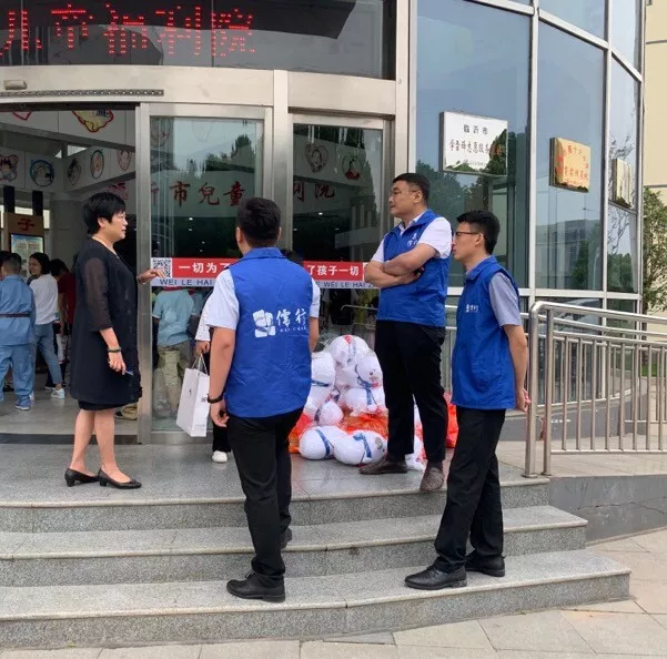 六一，我们去了一趟儿童福利院