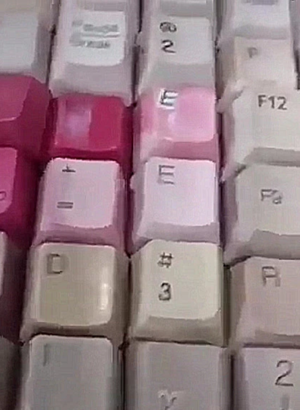美术生用键盘“作妖”？开局：赔钱也要卖掉，成品：是我太年轻！