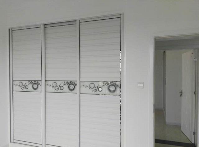 新房全包给亲戚装修, 费用12万, 亲戚说没赚我们一分钱你觉得呢?