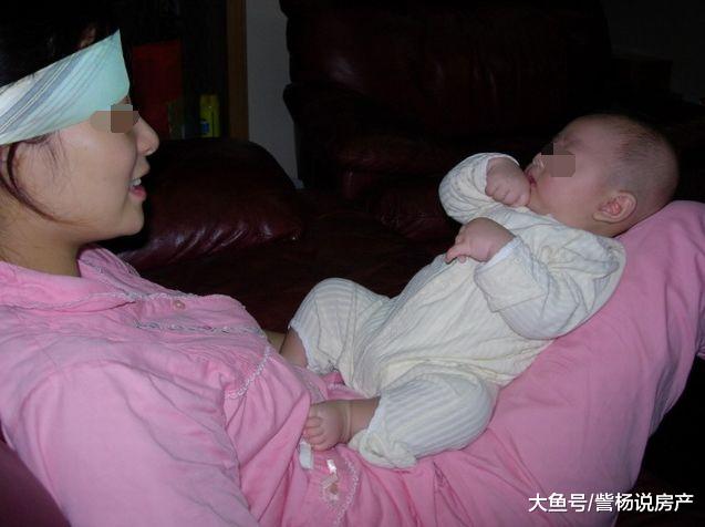 婆婆抱刚出生的儿子给大嫂看，大嫂一句话，宝妈再也不认这门亲戚