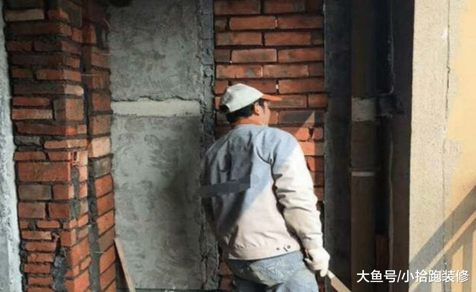 水管沒包完，都算到1000多塊了，以至于業主直說陽臺不包了