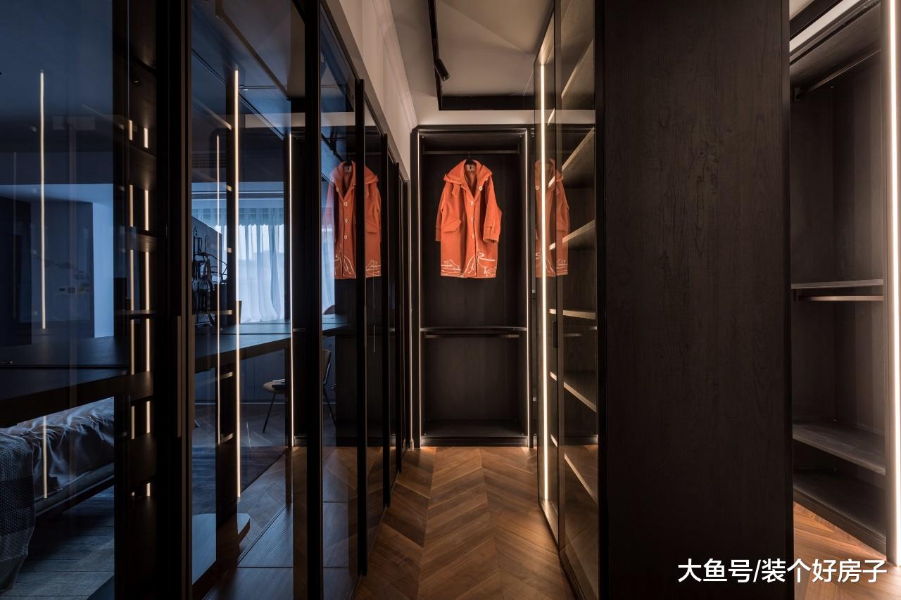 配色高级，坐拥3个超大衣帽间，她180㎡的家看起来就很贵！