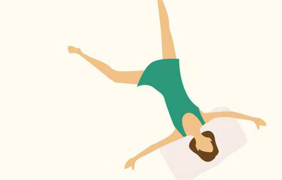 过敏性鼻炎|床上像这样睡觉的人，肝脏多半不好！