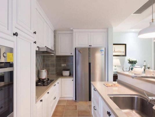 嵌入式电器虽然省地方，但冰箱切记别做嵌入式，没住两年就会坏