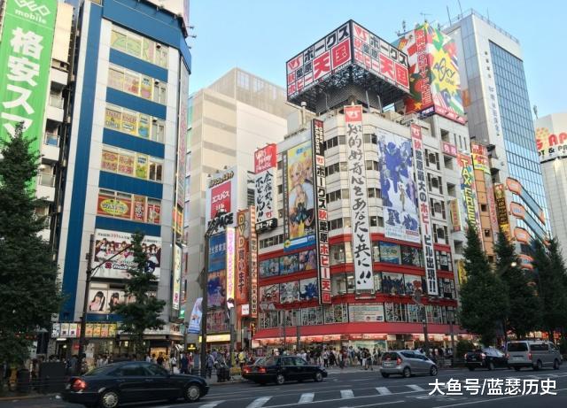 在日本，为何有钱人住公寓，穷人住独栋？原因很简单