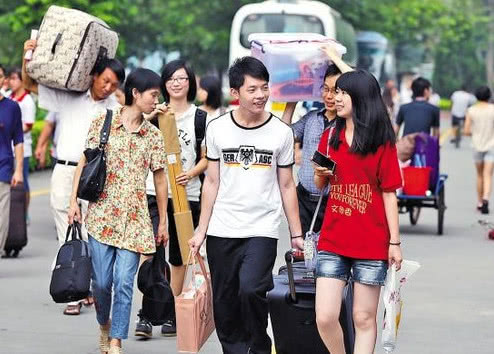 大一新生纠结：开学要不要提前到校？学姐：听完这3句话再决定！