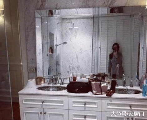 带你看看宝儿住的豪宅，室内设计了欧式风格，进门才知这么豪华