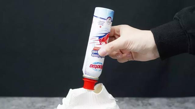 脚臭不敢脱鞋？火爆全网的除臭喷雾，给你的AJ清一下味道吧