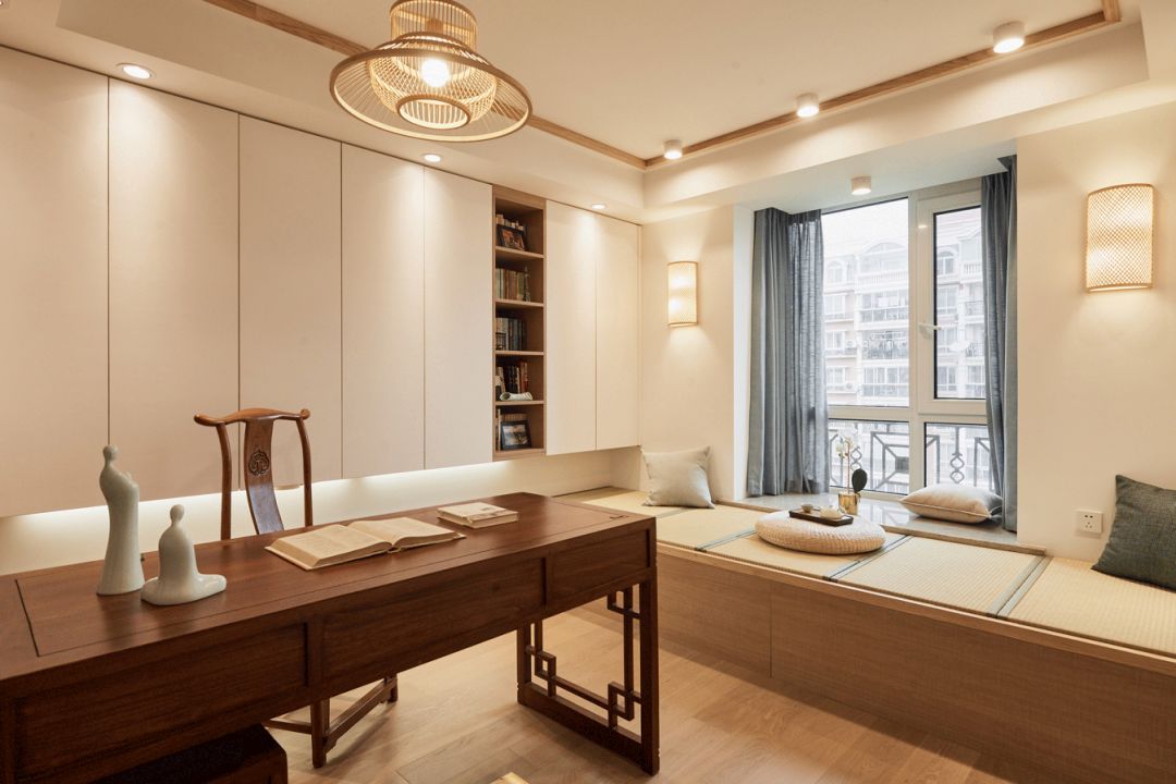 130㎡原木简约，客厅没沙发，满屋是书架，教授家就是不一样！