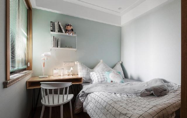 结合当下流行的黑白灰元素，给业主打造一个简约又有活力的家