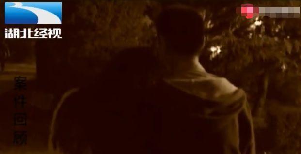 已婚女子与出狱男子在旅馆相约见面 一夜之后 房内传来阵阵恶臭