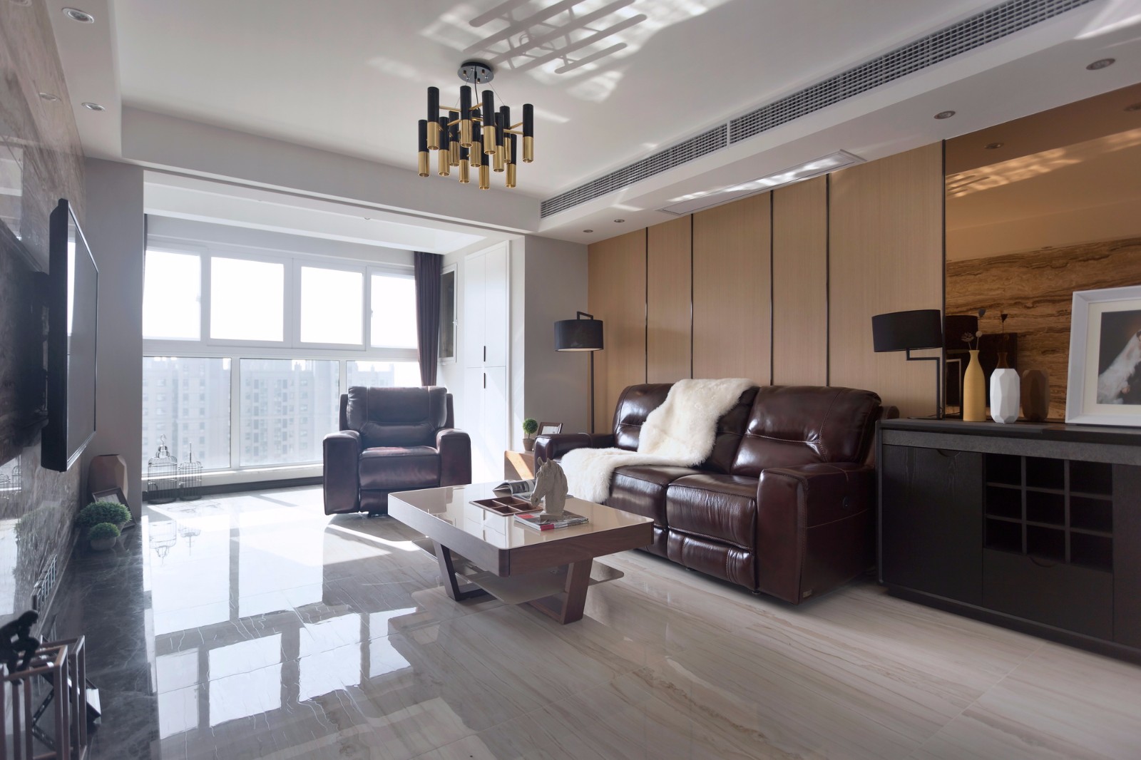 大气的现代风装修，厨房的墙砖还真是漂亮呢！