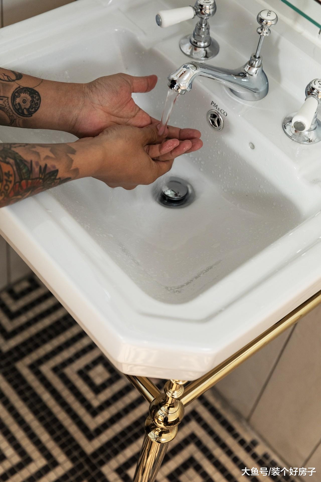 配色高级，坐拥3个超大衣帽间，她180㎡的家看起来就很贵！