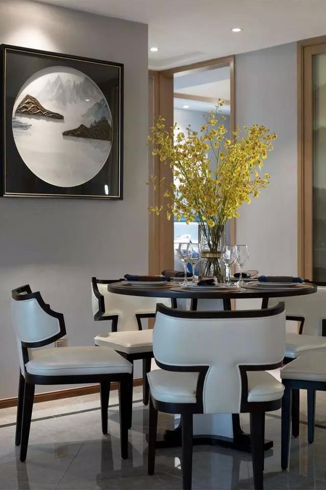 126平新中式大宅，整体加入寒梅、山水元素，古典优雅，韵味悠长！