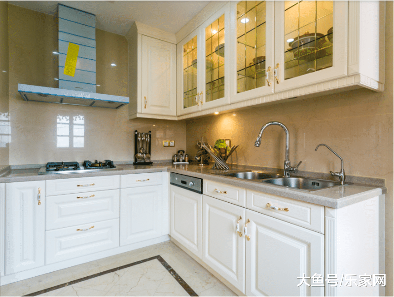 燃气管道能否包进橱柜？听老工人说完，懊悔知道晚了！