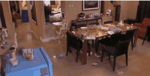?参观梅婷一家住的豪宅,餐厅乱得像垃圾场,一看平时就不怎么收拾