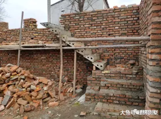 河南网友10万建两层小楼，楼面楼梯用预制板，这样省钱合理吗？