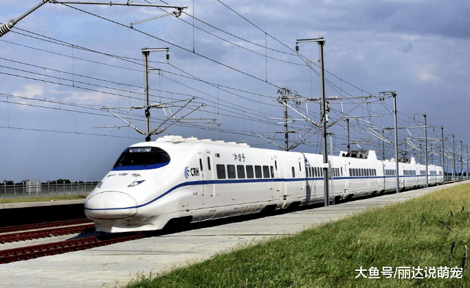 印度土豪来中国看房，被街上奇特现象吓到，直言：该学学中国了！