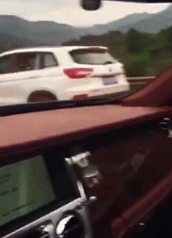 爆笑GIF：终于，十分钟后塞进去了