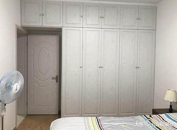 花300万买上海二手房，厕所在厨房里，只有巴掌大，你们谁见过？