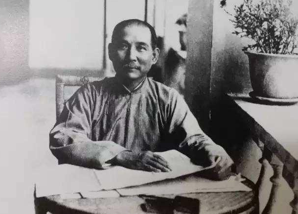 清朝为什么1912年选择退位而不是退出关外建立北清政权？