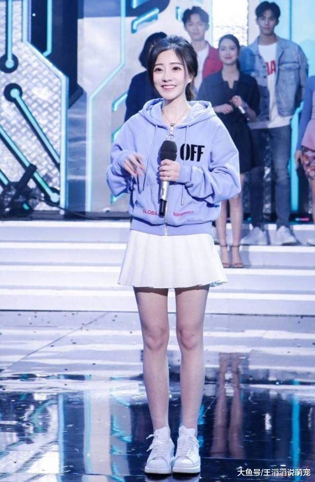 上海高楼7个大字，冯提莫再一次“炸了”，网友：这次证据确凿！