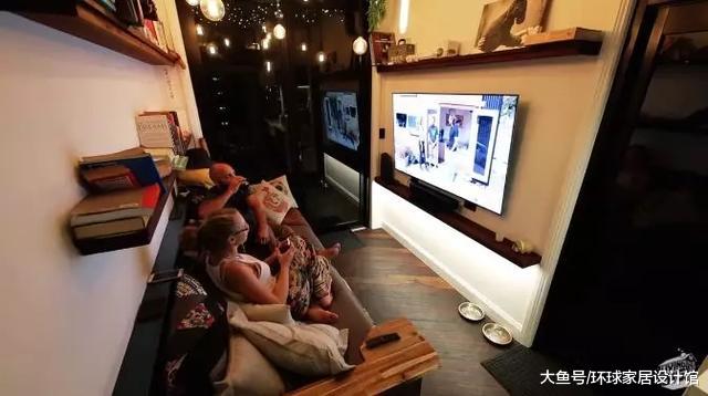 一对情侣在山上自建一栋20㎡小黑屋，两室一厅还带小院，羡煞旁人！