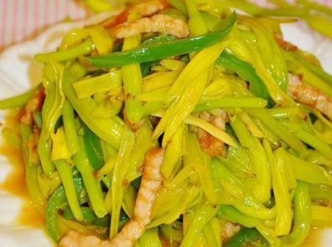 肉丝黄花菜，特别好吃，老人小孩都爱吃，老婆能吃一大锅
