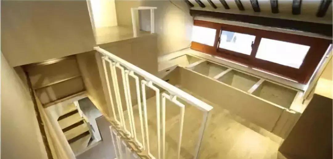 年过八旬老母与女儿挤24㎡老屋，上厕所用“痰盂罐”，毫无隐私！