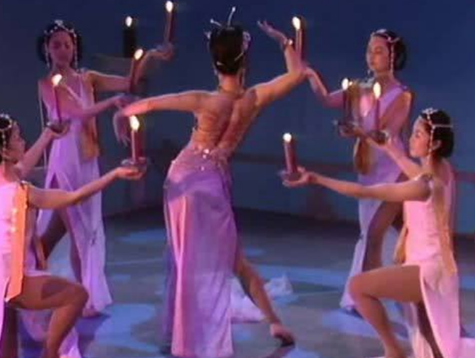 熊黛林|90版《封神榜》剧照，当时衣服很时髦，现在必不可能过审