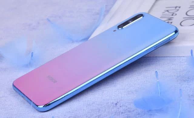 硬件配置全方位对比，荣耀20青春版和OPPO K5谁更值得入手？