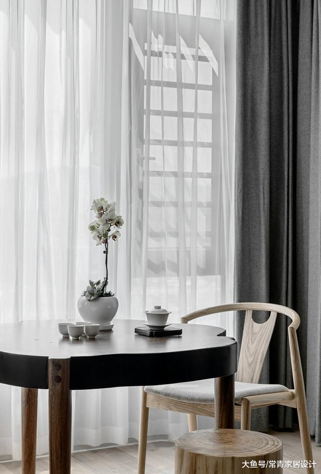 125㎡现代简约私宅，高级灰+原木色，以低调含蓄演绎高级奢华