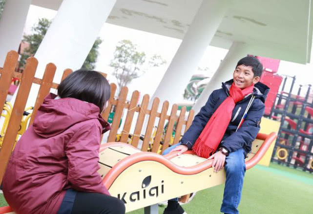 精通15国语言的网红男孩“成功改命”，来华留学：考北大当老板