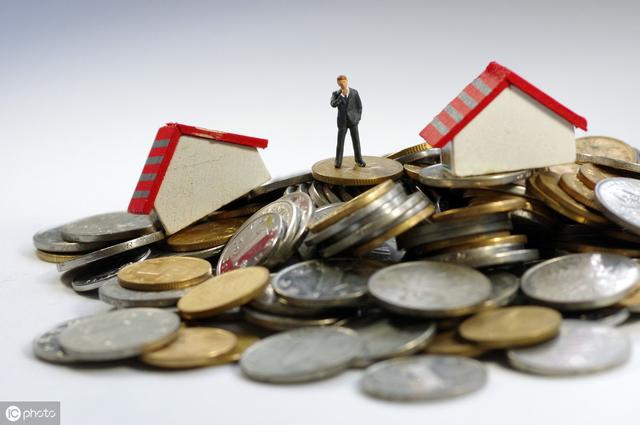 银行两大政策已落地，炒房的时代正式结束，有房卖不出成为常态