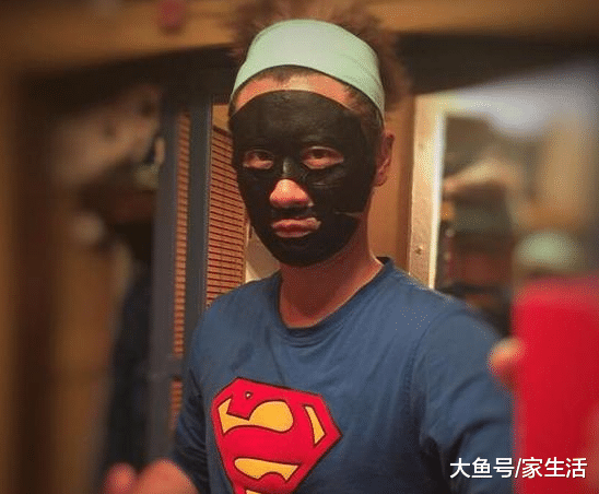 任重晒出自己住的房子，一看厨房这么凌乱，就知平时经常下厨了