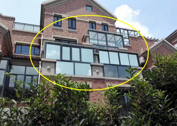 好多人家里都不再挂窗帘了，不如直接效仿写字楼，贴膜隔热又好看