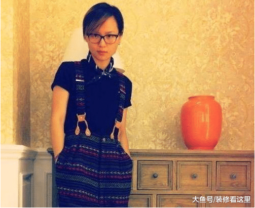 歌星周笔畅在广州的豪宅，内部设计很气派，走廊都是宫廷风格